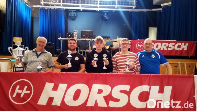 Siegerehrung der Bayerischen Meisterschaften 2022: Ralf Item (SV Kelheimwinzer) (von links) , Florian Stähle (TKC Hirschlanden) sowie Raphael und Nicolas Meier und Thomas Krätzig vom Veranstalter OTC 90 Amberg. Bild: Thomas Krätzig/exb