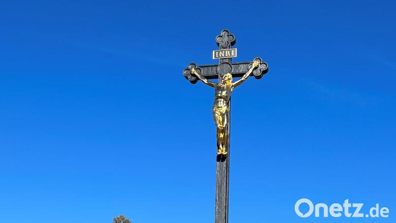 Das sanierte Hochkreuz auf dem Amberger Dreifaltigkeitsfriedhof. Bild: Bernd Müller, Stadt Amberg/exb