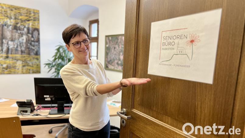 Evi Hofmann leitet seit gut einem Jahr das Seniorenbüro im Parksteiner Rathaus. Ihre Arbeit und die von ihr ausgearbeiteten Angebote zielen in erster Linie darauf, so lange wie möglich selbstbestimmt im eigenen Zuhause leben zu können. Bild: Eichl