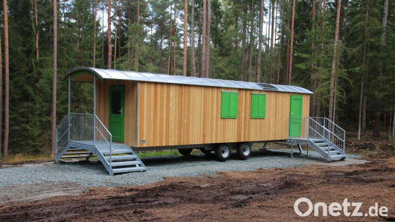 Der Bauwagen für den Waldkindergarten steht bereits. Nun soll er erst im kommenden Jahr genutzt werden. Bild: sne