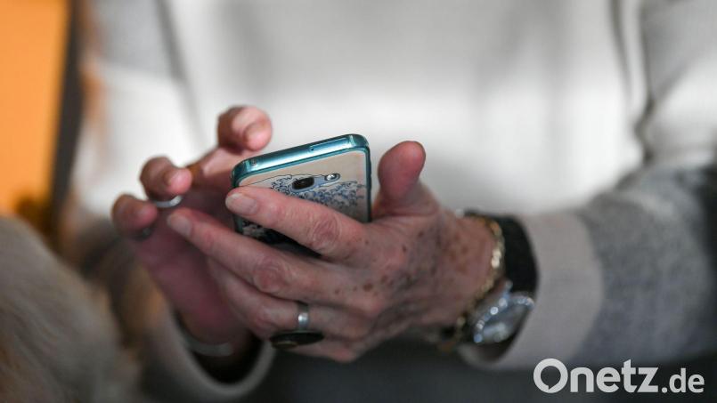 Das Bayerische Landesamt für Steuern warnt vor SMS zu Steuererstattungen. Symbolbild: Jens Kalaene/dpa-Zentralbild/dpa