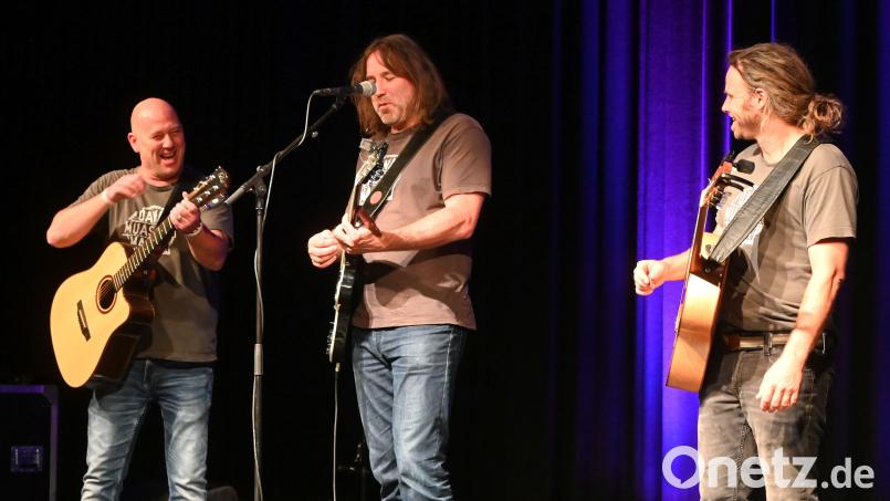 Sie haben ihren Spaß im Musikomm (von links): Michi Dietmayr, Roland Hefter und der Keller-Steff. Bild: gf