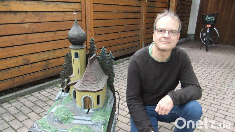 Das reparierte Kircherl lebt wieder. Das Glockenspiel sowie die Musikstücke werden Weinachten 2022, wie zu alten Zeiten, wieder erklingen. Der große Dank gilt Armin Amrhein und allen Unterstützern des Repair-Cafés in Ensdorf. Bild: gm