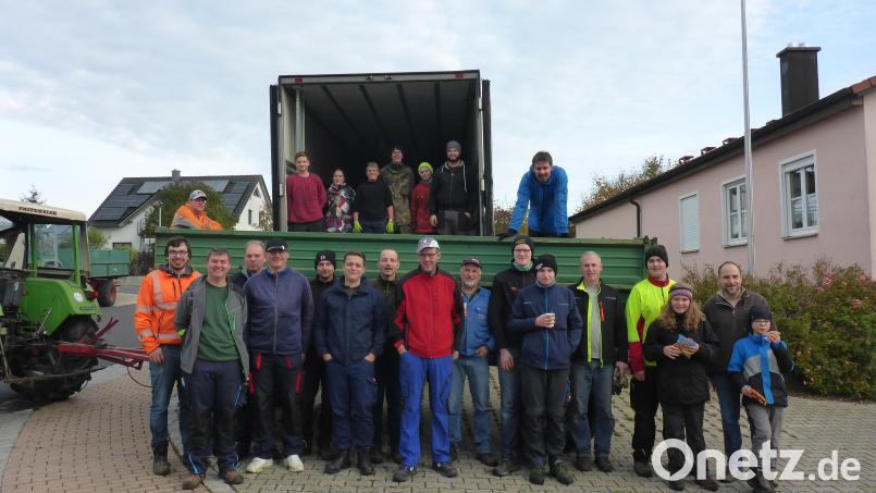 Die Helfer der Sammel-Aktion packten gemeinsam an. Bild: Reiner Hoffmann