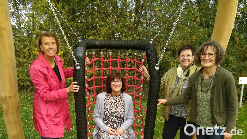 Vier Bürgermeisterinnen trafen sich am Hahnbacher Spielplatz zum Erfahrungsaustausch. Bild: mma
