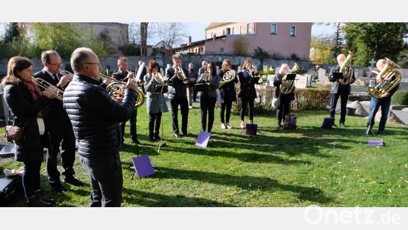 Die Bläser des evangelischen Posaunenchores unter Leitung von Wolfgang Lang danken ihrem verstorbenen Gründungsmitglied Siegfried Beierl mit musikalischen Beiträgen während der Trauerfeier. Bild: le
