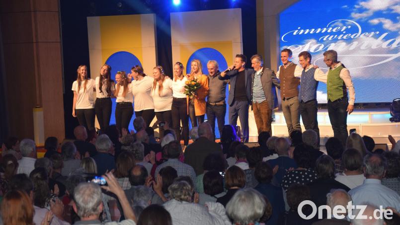 &quot;Immer wieder sonntags&quot; - Die Schlager- und Volksmusikgrößen Stefan Mross, Anna-Carina Woitschack, Oswald Sattler, Vincent &amp; Fernando und Alexander Rier sorgten im ACC für einen unvergesslichen Abend für die Musikliebhaber. Bild: bö