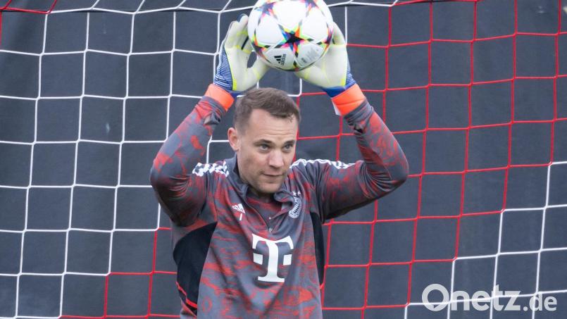 Torwart Manuel Neuer in Aktion. Nach einer Schulterblessur steht der Kapitän des FC Bayern kurz vor dem Comeback. Bild: Sven Hoppe/dpa