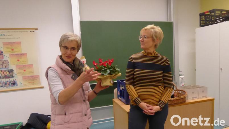 Irmgard Vilsmeier (links) kochte mit dem Frauenbund. Ihr galt der Dank. Bild: di
