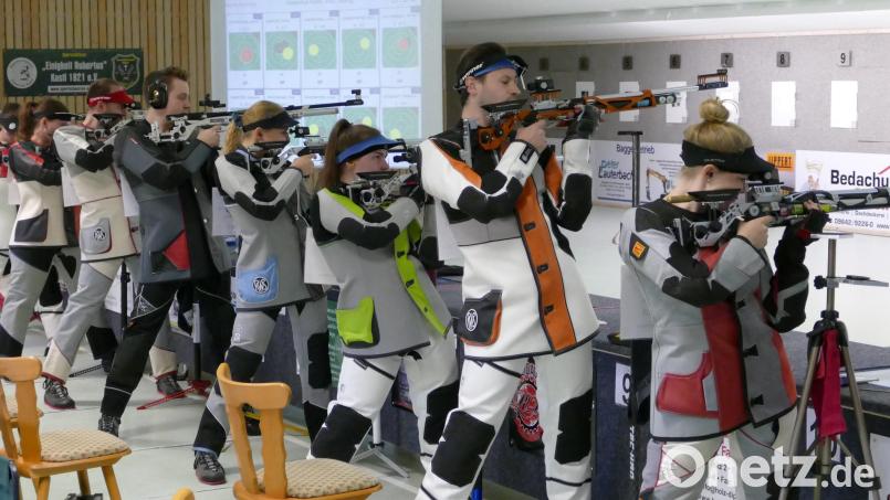 Mit etwas mehr Glück hätten die Kastler die Partie gegen Titting für sich entscheiden können. (von links) Lukas Haberkorn gegen Rupert Bauernfeind (386:387), Elena Zimmermann gegen Laura Seybold (385:388) und Michael Buchbinder gegen Rebecca Schnaidt (389:391). Bild: rwo