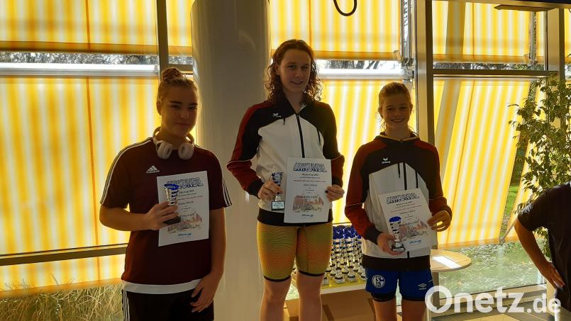 Dreifach-Sieg für die TSC-Damen beim &quot;Blacky-Cup&quot; in Erfurt: Anna Schwöd (Mitte) gewann vor Hanna Hirsche (links) und Marlene Züllich das Damen-Gesamtklassement. Bild: rbg