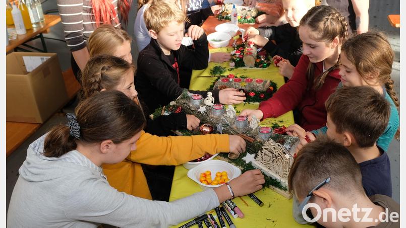 Schon zeitig vor Beginn der Adventszeit lud die Kinder- und Jugendabteilung des Kleintierzuchtvereins Speinshart und Umgebung zu einem Bastelnachmittag in die Ausstellungshalle des Züchterheimes in Tremmersdorf ein Bild: do
