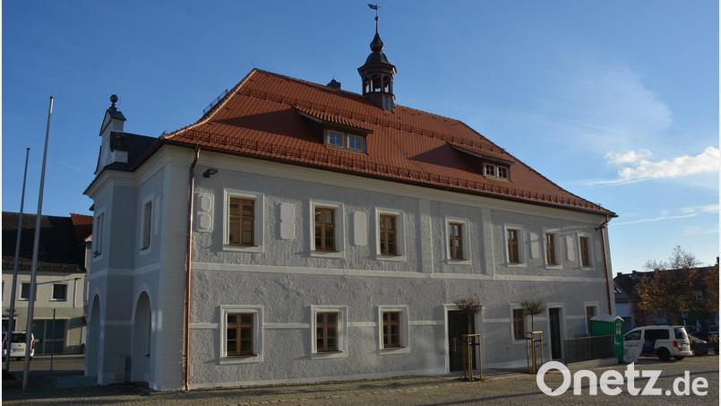 Das aufwendig sanierte und barrierefrei umgebaute Historische Rathaus – hier eine Aufnahme vom Mittwochnachmittag – erhält an diesem Samstag, 5. November, den kirchlichen Segen. Bild: jr