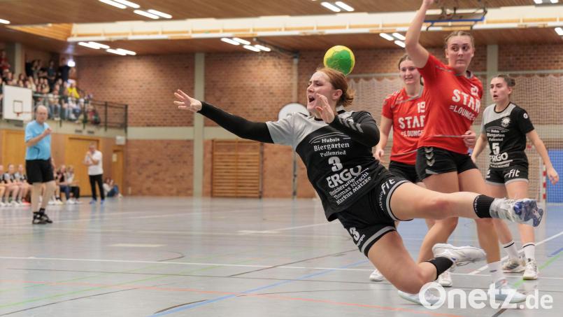 Marie Streit ist in dieser Szene nur durch ein Foul zu bremmsen (aus dem Spiel gegen Altdorf). Die HV-Damen treten am Wochenende in Eckental an. Bild: gud