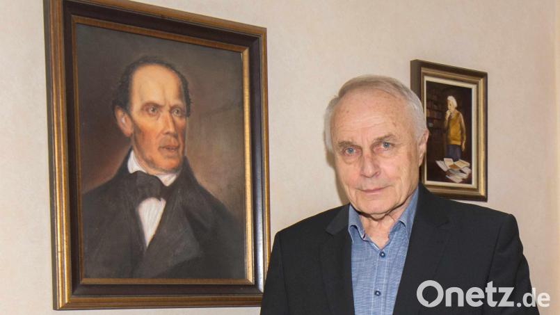 Dr. Werner Winkler verfasste fünf Bände über Schmellers Briefverkehr. Über 40 Jahre hat er insgesamt daran gearbeitet. Jetzt plant der ehemalige Lehrer am Stiftland-Gymnasium eine Biografie über den Mundartforscher. Bild: Thomas Sporrer