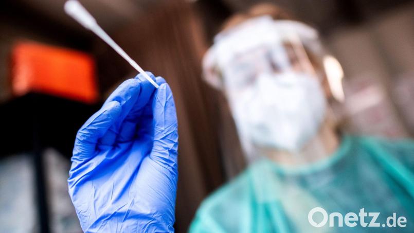 Die Corona-Fallzahlen und Inzidenzen gehen in Weiden und im Landkreis Neustadt/WN deutlich zurück. Auf den Intensivstationen bleibt es hingegen eng. Symbolbild: Hauke-Christian Dittrich/dpa