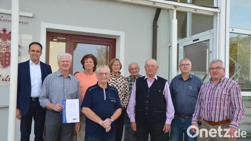 Für langjährige Treue wurden sechs Mitglieder des VdK Edelsfeld geehrt. Bild: aja