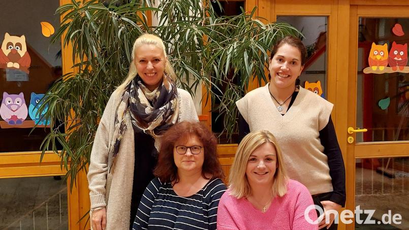 Das Führungsteam des Elternbeirats des Kinderhauses St. Michael, stehend von links Julia Spandel sowie Ramona Stock und sitzend (von links) Heike Rosner und Natalie Müller. Bild: Monika Demmer/exb