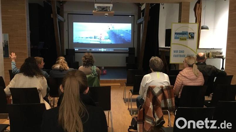 Inspirierende Lösungsansätze für die vielen Probleme in der Welt wurden jetzt bei einem Filmabend der Fairtrade-Steuerungsgruppe im Kunsthaus Waldsassen aufgezeigt. Bild: Christina Kunz/exb