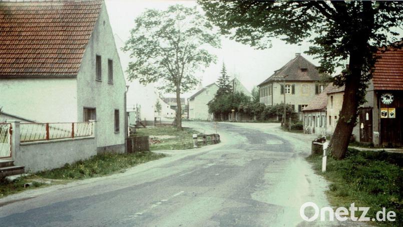 Das Bild zeigt rechts das ehemalige Forstamt in der Wernberger Straße. Bild: Archiv Grieger/exb