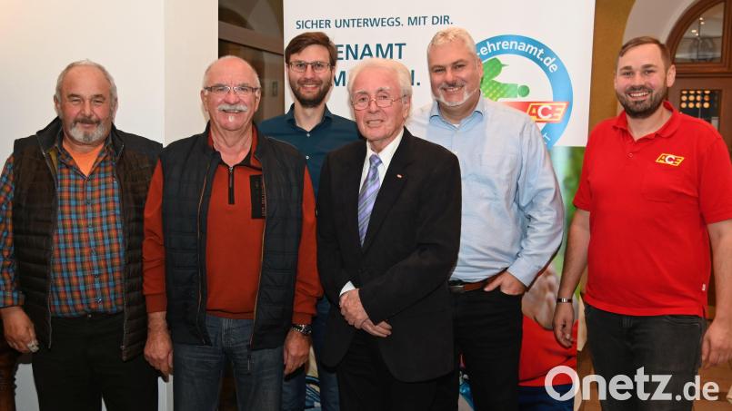 Der neue Vorstand des ACE-Kreises Oberpfalz West (von links) die Beiräte Richard Schober und Alfred Ebert, 2. Vorsitzender Christopher Würz, Vorsitzender Michael Ponsel, Schriftführer Stefan Luttenberger sowie der ACE-Regionalbeauftragte für Bayern Nord Matthias Penkala. Bild: gf