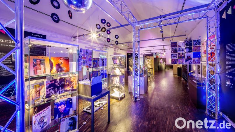 Blick in die 80er-Jahre-Ausstellung im Amberger Stadtmuseum. Bild: Marcus Rebmann/exb