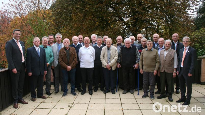 Die geehrten Jubilare der Raiffeisenbank Hirschau. Bild: wfw