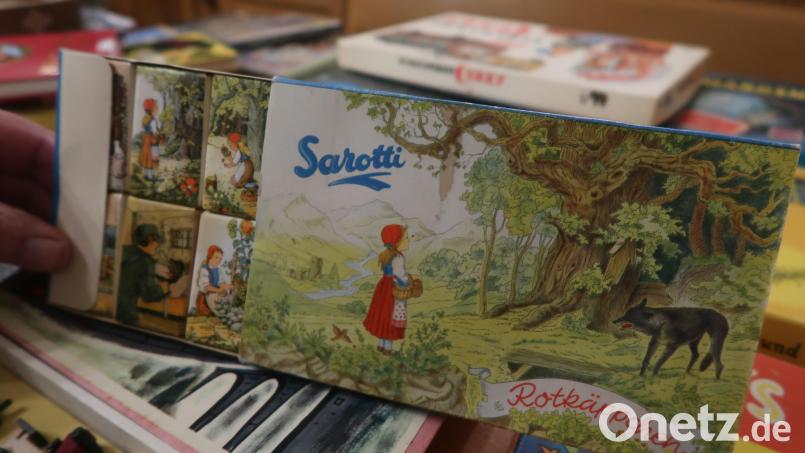 Früher erzählte Sarotti-Schokolade Kindern Märchen. Diese Tafel dürfte über sechs Jahrzehnte alt sein. Bild: Kunz
