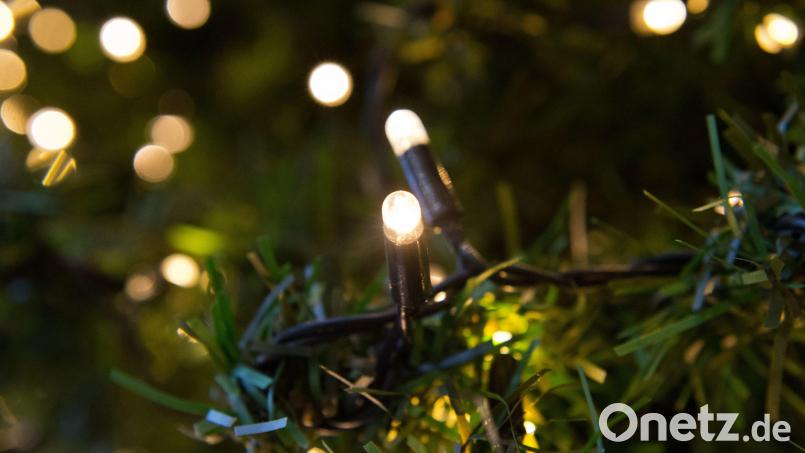 Um Energie zu sparen, beschlossen die Ebnather Gemeinderäte, die Weihnachtsbeleuchtung für dieses Jahr zu reduzieren. Ein Großteil der Lichter sei schon seit einiger Zeit auf LED-Technik umgestellt. Symbolbild: Andrea Warnecke/dpa