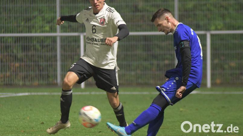 Weidens Florian Reich (rechts) hatte kurz vor Schluss noch eine gute Chance, Benjamin Urban sorgte mit seinem Tor für den Sieg von Luhe-Wildenau. Bild: mr