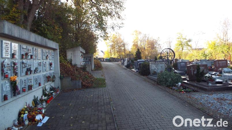 Die Grabnutzungsgebühren für den gemeindlichen Teil des Friedhofs in Kümmersbruck werden stark angehoben. Bild: e