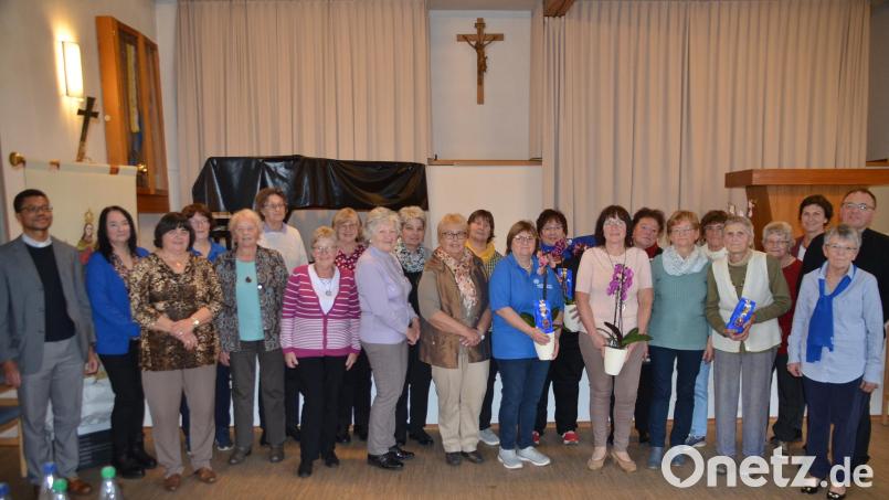 Stellvertretende Diözesanvorsitzende Rita Kleierl (Dritte von rechts) dankte den Geehrten beim Jahresessen für ihre Verbundenheit mit dem Katholischen Frauenbund. Bild: ak