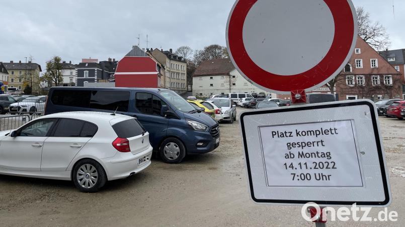 Eine Woche lang fallen sämtliche Parkplätze im Winkelmarkt weg. Bis Ende Dezember steht zumindest ein kleine Fläche für die Autofahrer zur Verfügung. Bild: Bäumler/fph