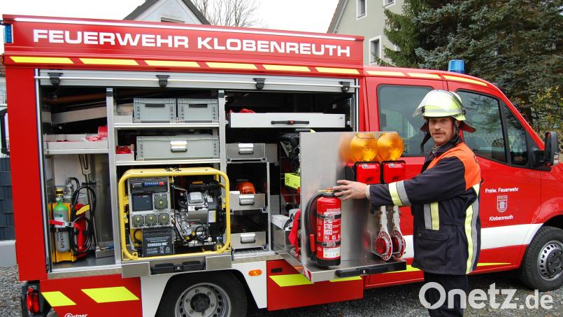Der Haberländer Gemeinderat besichtigte bei einem Ortstermin das neue Feuerwehrauto in Klobenreuth. Kommandant Robert Gruber erklärte den Gemeinderäten die umfangreiche Ausstattung. Bild: sm