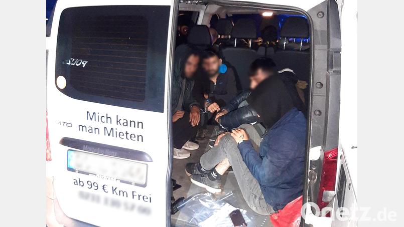 Das Bild entstand im September 2022 auf einem Rastplatz kurz hinter dem Grenzübergang Waidhaus. In dem Kastenwagen saßen laut Bundespolizei neu illegal Einreisende. Bild: Bundespolizei Waidhaus