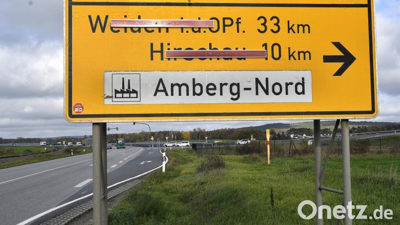 Nach Weiden und Hirschau ist im Bereich der Staatsstraße 2238 schon jetzt kein Durchkommen mehr. Am 14. November ist auch die Nordumfahrung bis zum Industriegebiet Amberg-Nord nicht befahrbar. Bild: Petra Hartl