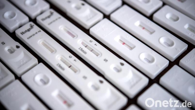 Ab Mitte November soll die fünftägige Isolationspflicht für positiv Getestete wegfallen. Symbolbild: Sina Schuldt/dpa