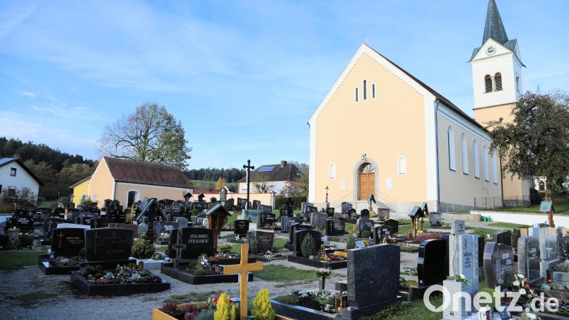 Kostendeckende Gebühren, wie hier in Weidenthal, für die gemeindlichen Bestattungseinrichtungen sind für die Gemeinde Guteneck Pflicht. Bild: akp