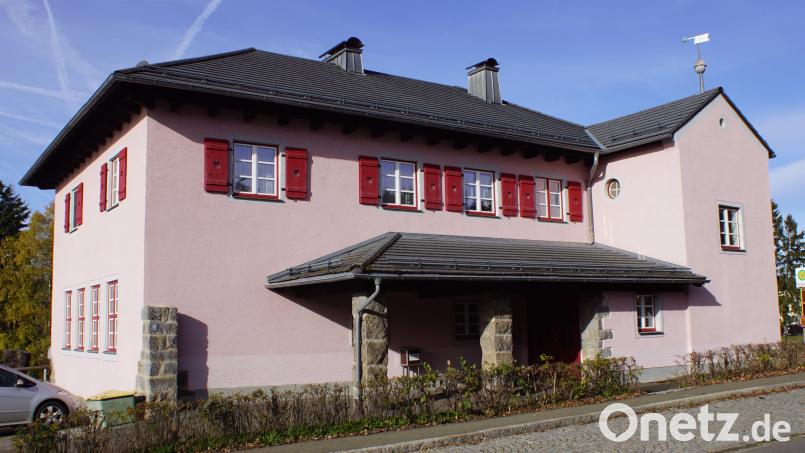 Im Obergeschoß der ehemaligen Schule soll das Museum des Heimatkundlichen Arbeitskreises neu eingerichtet werden. Bild: mmj