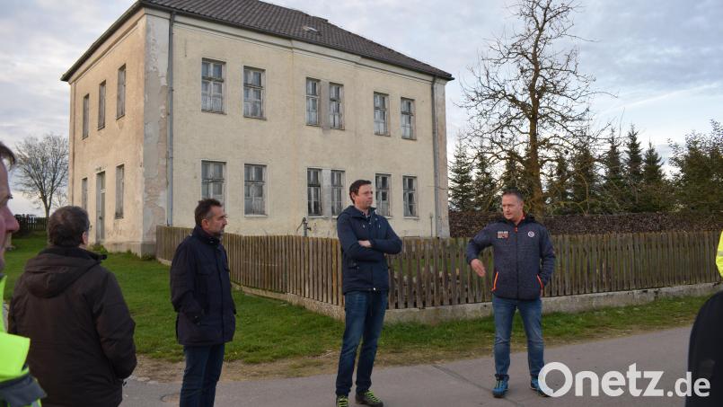 Wie es mit dem alten Pfarrhaus in Hohentreswitz weitergehen soll, sorgt für großen Gesprächsstoff bei den Bürgern. Derzeit stehen die Zeichen auf Abbruch. Bild: bnr