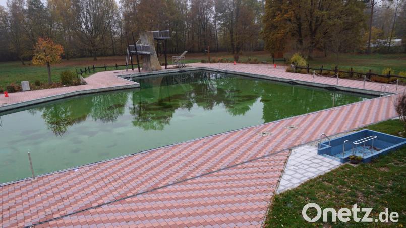 Trotz eines heißen Sommers blieb der große Ansturm auf das Naturerlebnisbad aus. Die Besucherzahlen rutschten nach unten. Ein Grund wurde in den vielen privaten Schwimmbecken in den Gärten gesehen, die während der Coronapandemie aufgestellt wurden. Bild: bkr