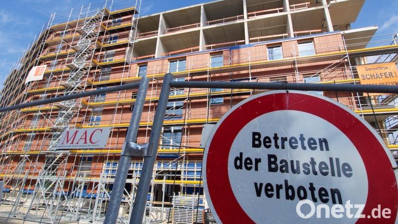 Die bayerischen Bauunternehmen sind momentan noch gut ausgelastet. Symbolbild: Carsten Hoefer/dpa