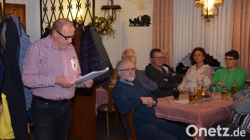 Vorsitzender Roman Bauer blickt in der Jahreshauptversammlung des OWV auf das vergangenen Vereinsjahr zurück. Bild: fla