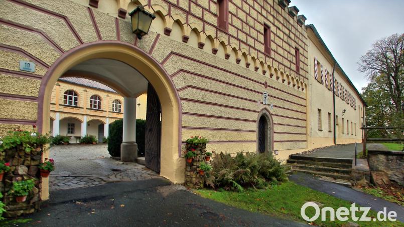 Die Vorbereitungen laufen auf Hochtouren: Am Freitag beginnt der Weihnachtsmarkt auf Schloss Guteneck. Archivbild: Götz