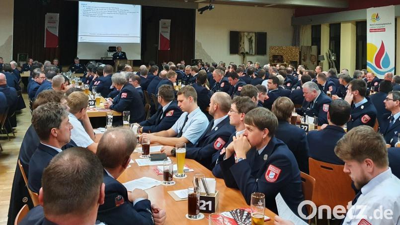 In Schwarzenfeld kamen die Kommandanten zu ihrer zweiten Dienstversammlung in diesem Jahr zusammen. Bild: Kreisbrandinspektion Schwandorf/exb