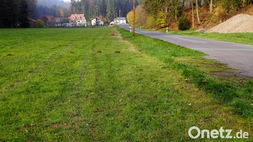 Die Entscheidung über eine Geländeauffüllung an der Gemeindeverbindungsstraße zwischen Ahornberg und der Hölzlmühle fiel positiv aus. Bild: bkr