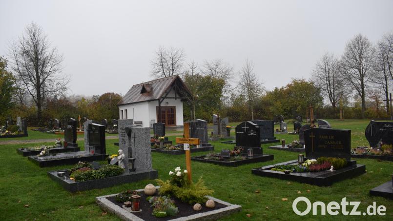 Ab Januar 2023 gelten in der Marktgemeinde Wernberg-Köblitz neue Friedhofsgebühren. Wie hier am Friedhof in Saltendorf werden die Gräber rund ein Drittel teurer. Bild: bnr