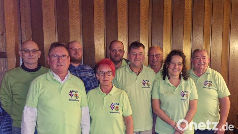 Die neue GSG-Führung (von links): Dominik Lindemeir, Hermann Weiß, Johannes Hierl, Hedwig Weiß, Wolfgang Fischer, Helmut Richter, Rudolf Eckl, Brigitte Schöner, Manfred Nagel. Bild: ige
