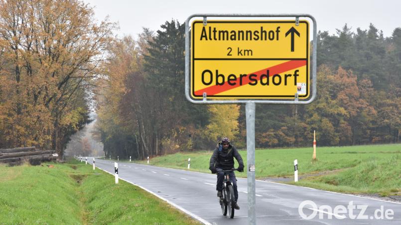 Bislang müssen Radfahrer auf dem Stück zwischen Altmannshof und Obersdorf auf der Straße fahren. Das soll sich ändern, wenn der Abschnitt saniert wird. Bild: Stephan Huber