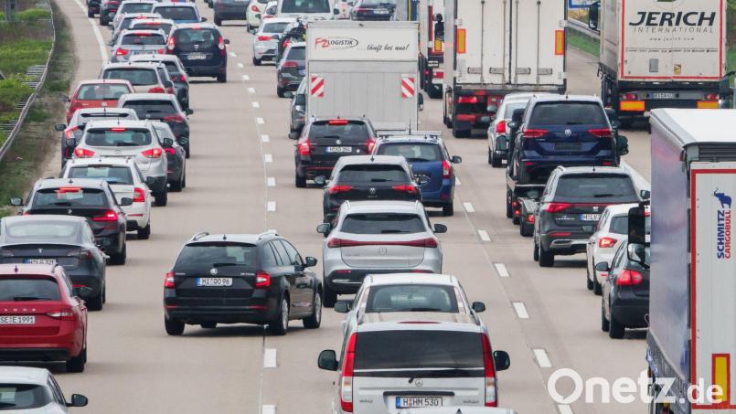 Mit 94 Prozent die höchste Einpendlerquote hat bayernweit die Gemeinde Unterföhring am Rande Münchens. Aber auch eine Gemeinde im Landkreis Neustadt/WN ist unter den Top 10. Symbolbild: Mia Bucher/dpa/Symbolbild